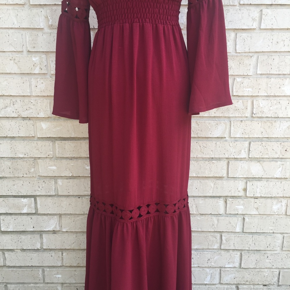 Romeo and Juliet Couture Maxi Dress - Picture 7 of 8